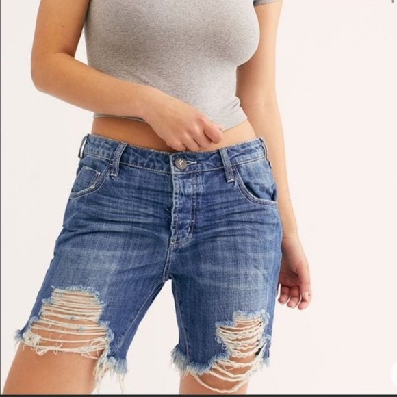 EUC One Teaspoon STEVIES LONG LENGTH BOYFRIEND SHORTS Dark Wash sz 26 Distressed